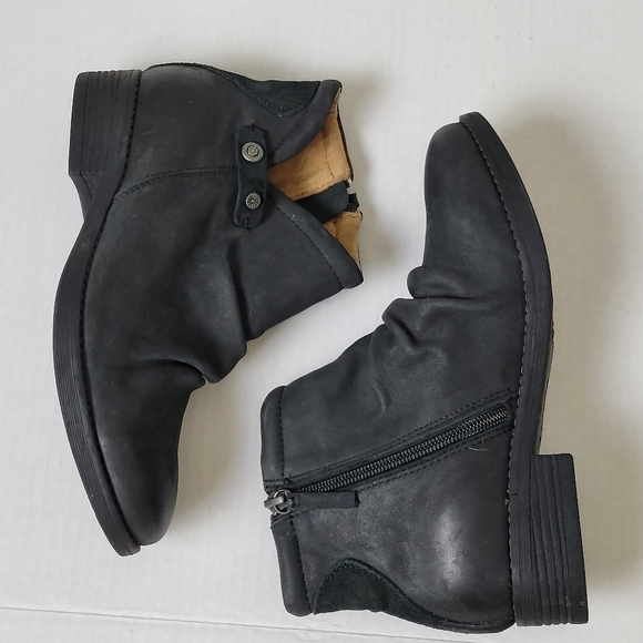 Comfortiva Tarrant Slouch Leather Ankle Booties Black Size 6 Side Zip Comfort - Picture 3 of 9